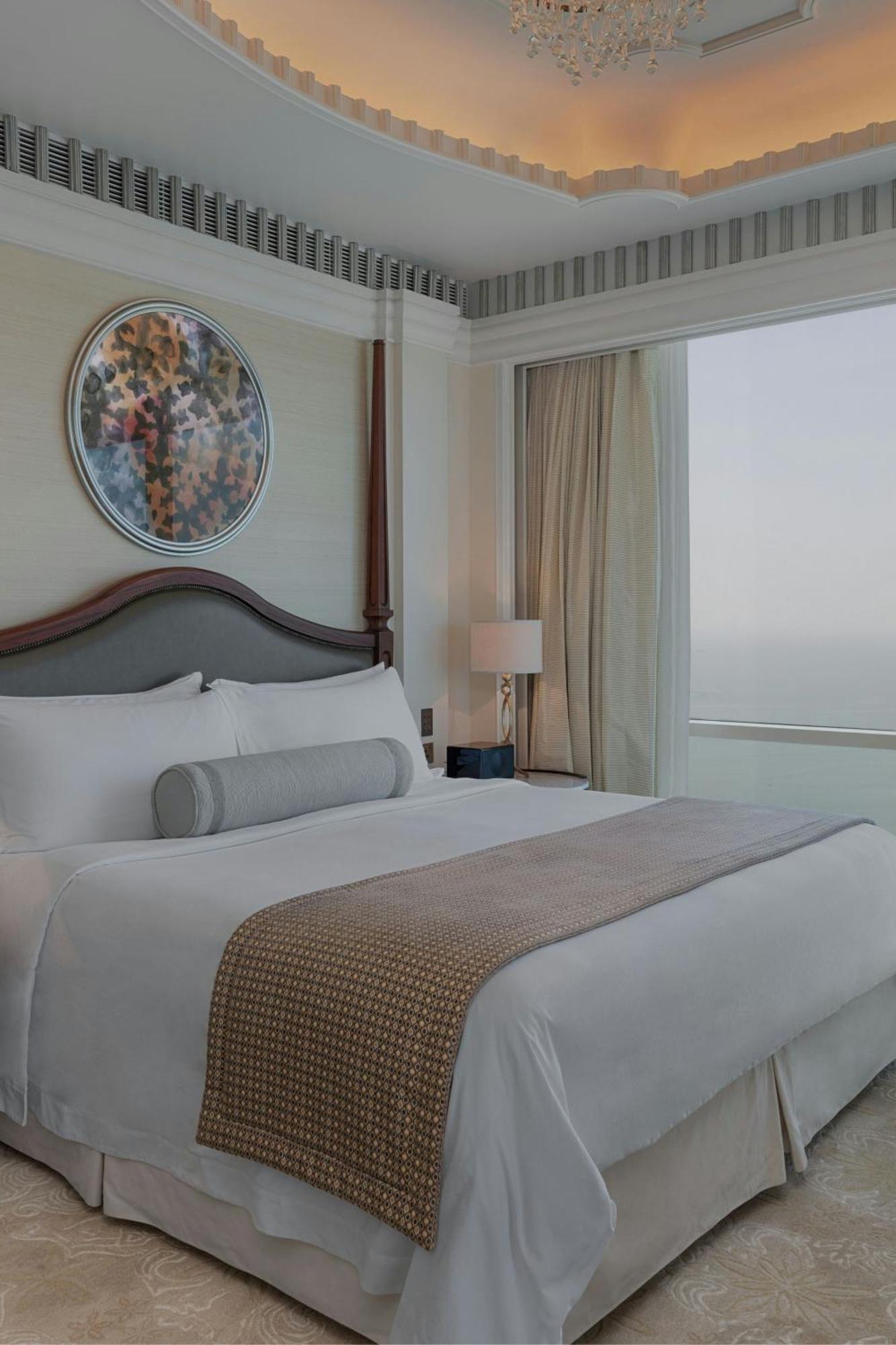 Grand Deluxe Suite 1 Bedroom Suite 1 King Sea view