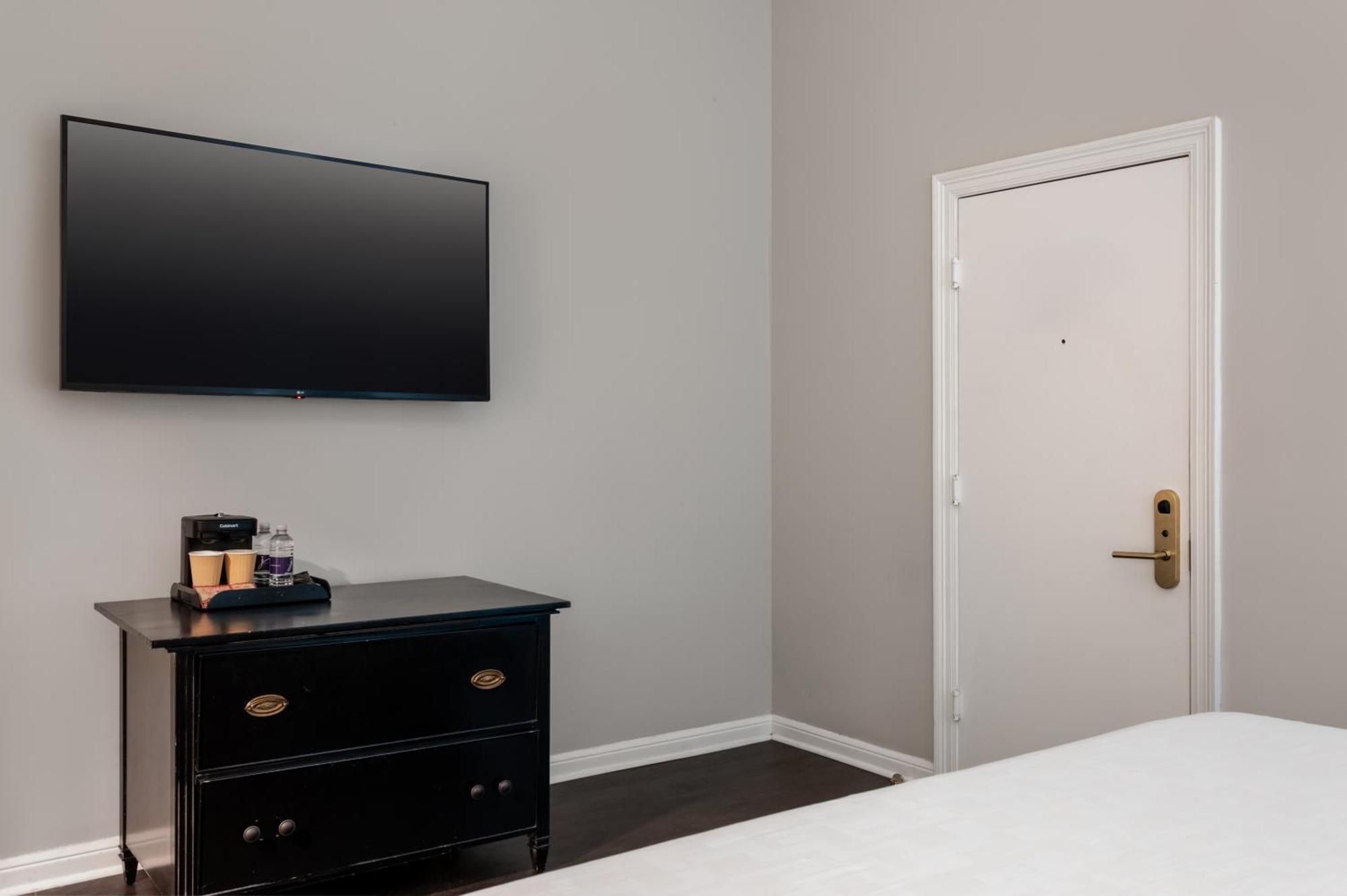 Petite Room