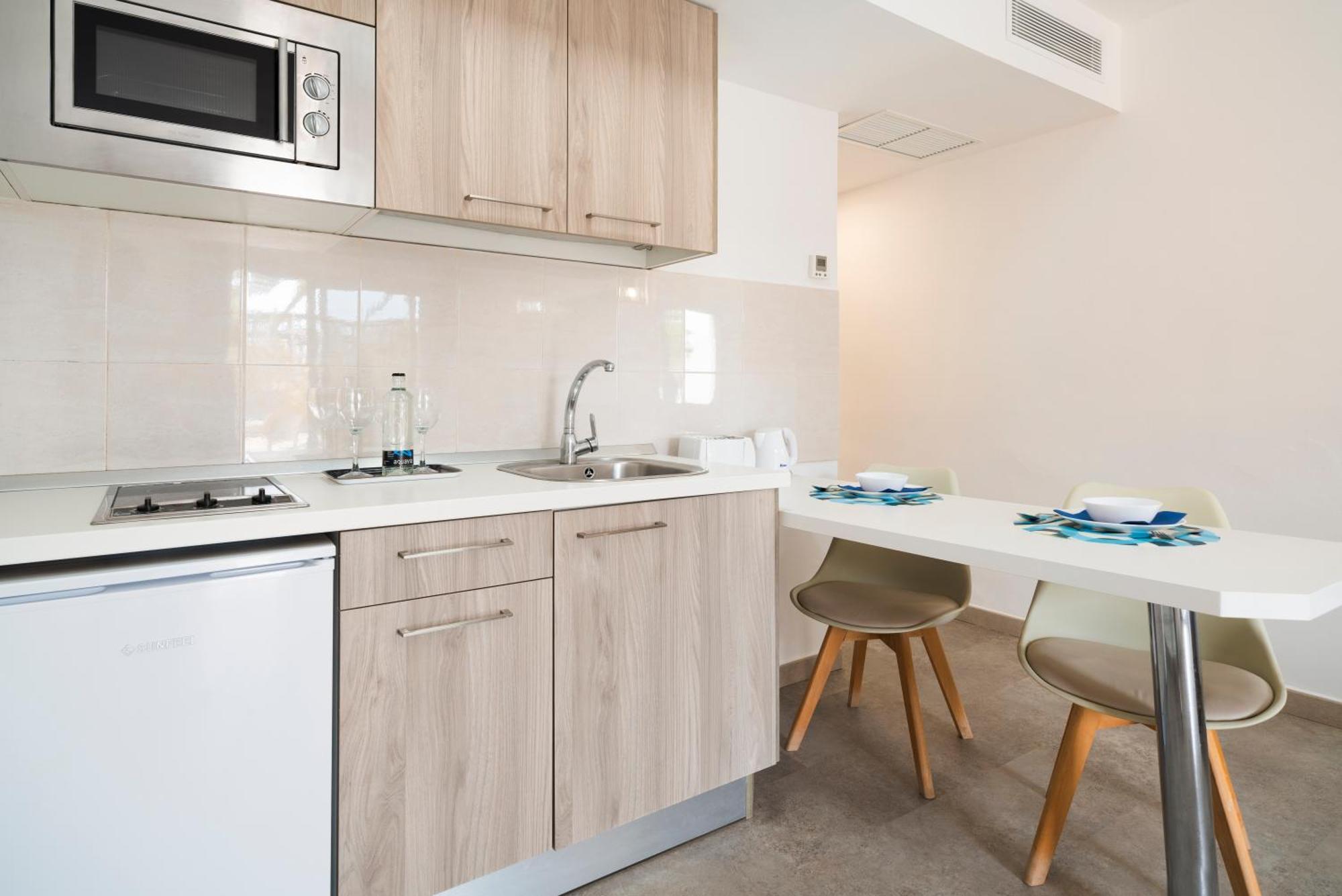 Superior One-Bedroom Apartment