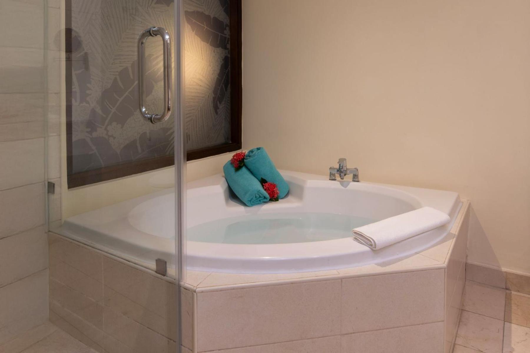 Suite Junior Premium avec Jacuzzi - Vue Tropicale