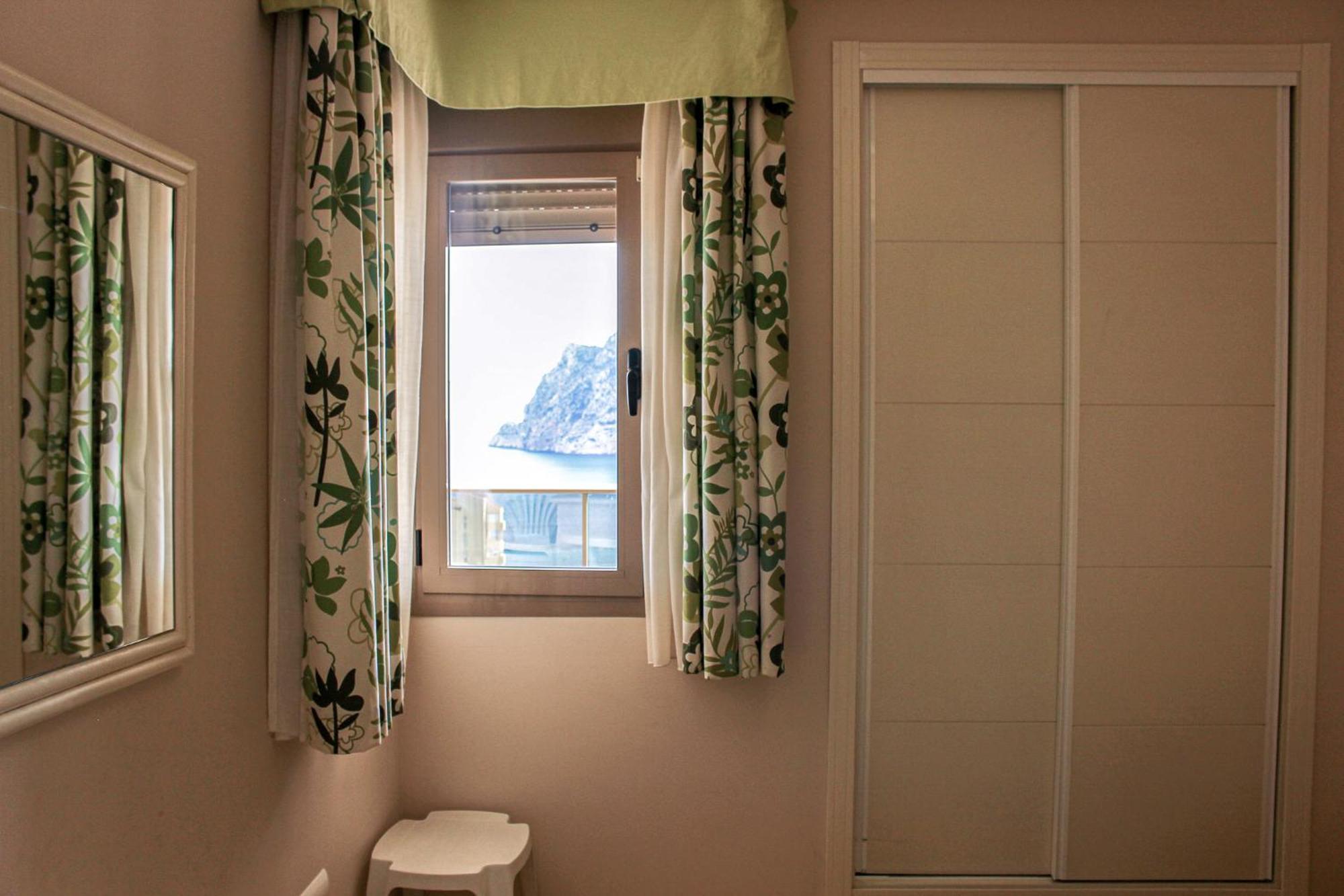One-Bedroom Apartment Silver
