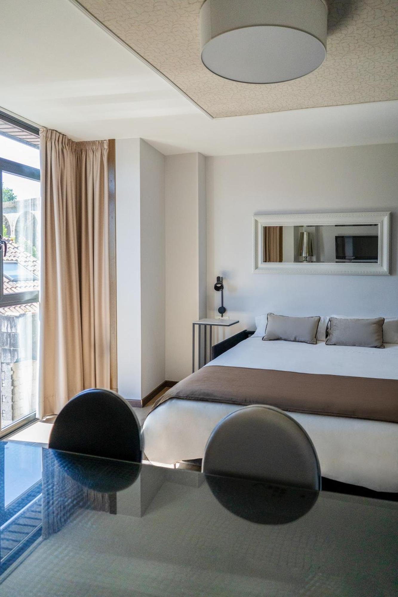 Superior One-Bedroom Apartment