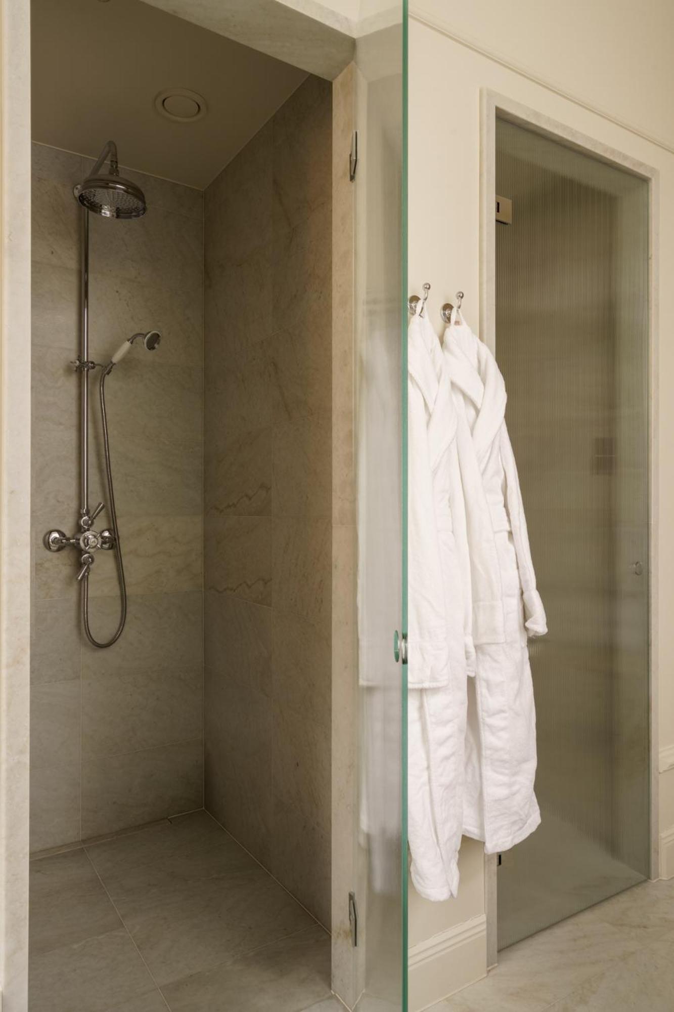 Corner Suite
