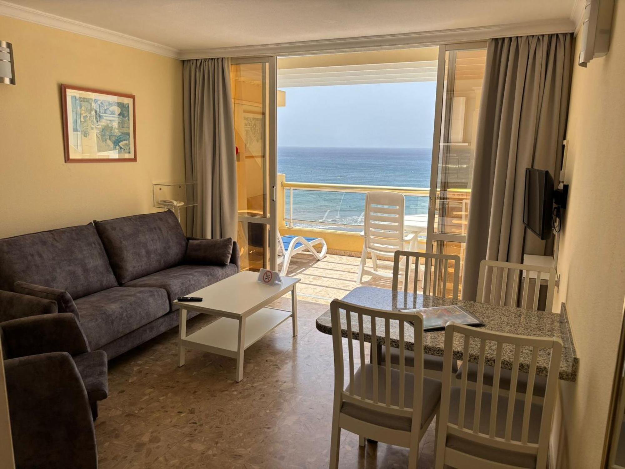 Deluxe One-Bedroom Apartment