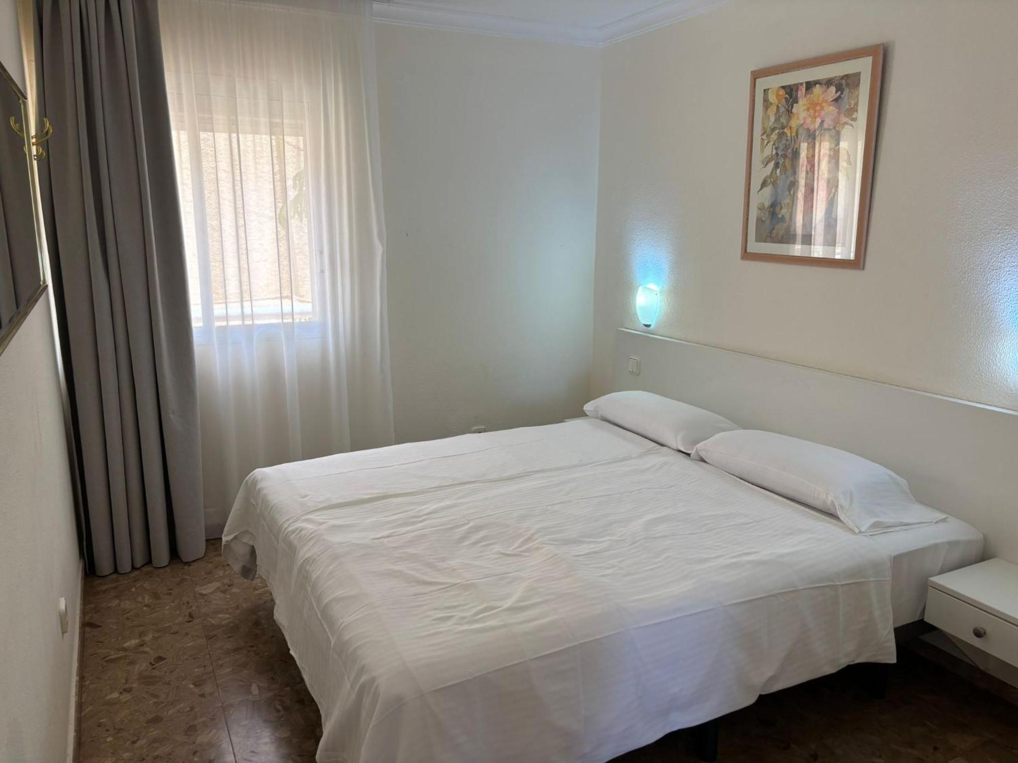 Deluxe One-Bedroom Apartment