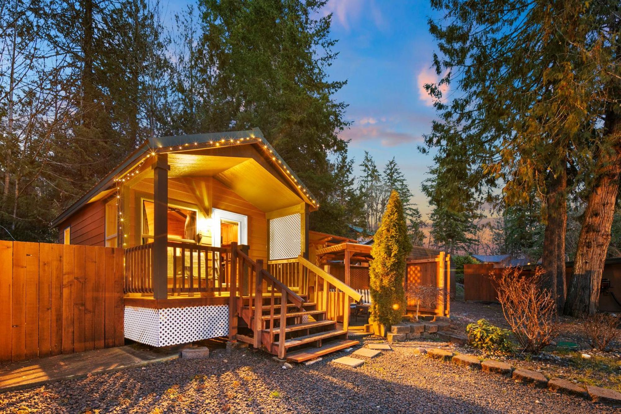 Standard Suite,1602934815:JPEG