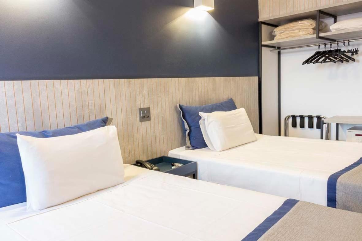 Quarto Executivo com 2 Camas de Solteiro