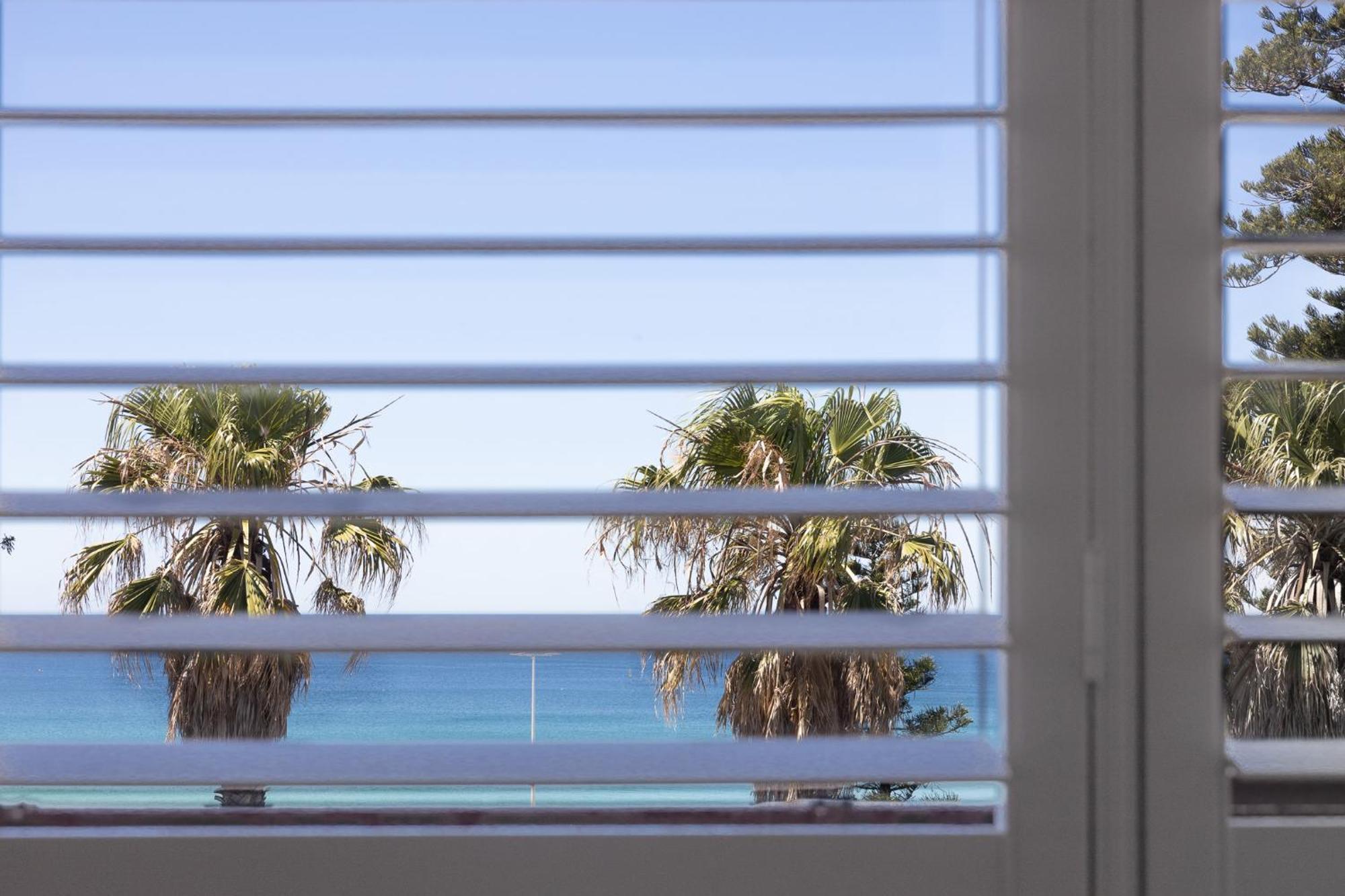 Bed 6-Bed Mixed Dormitory Room Beach View