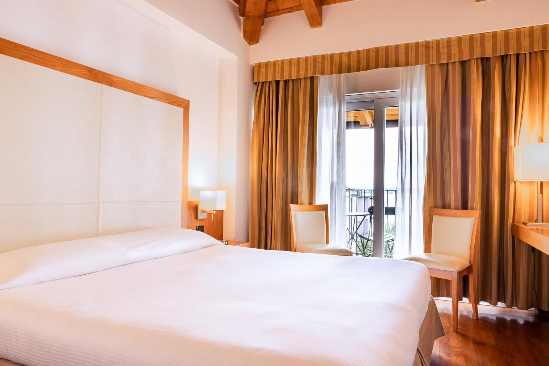 Superior Double or Twin Room Balcony Lake View
