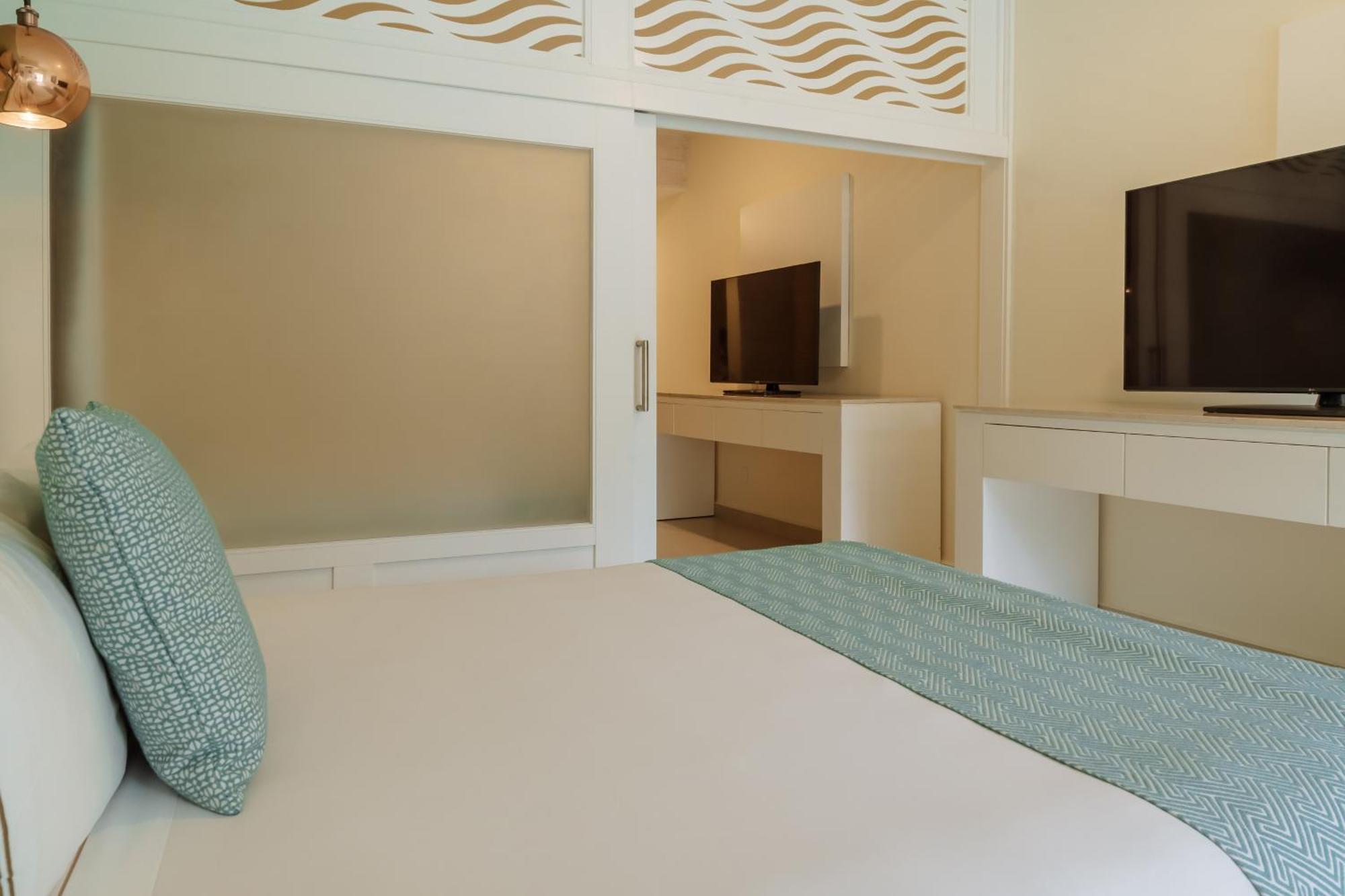 One Bedroom Family Pool View