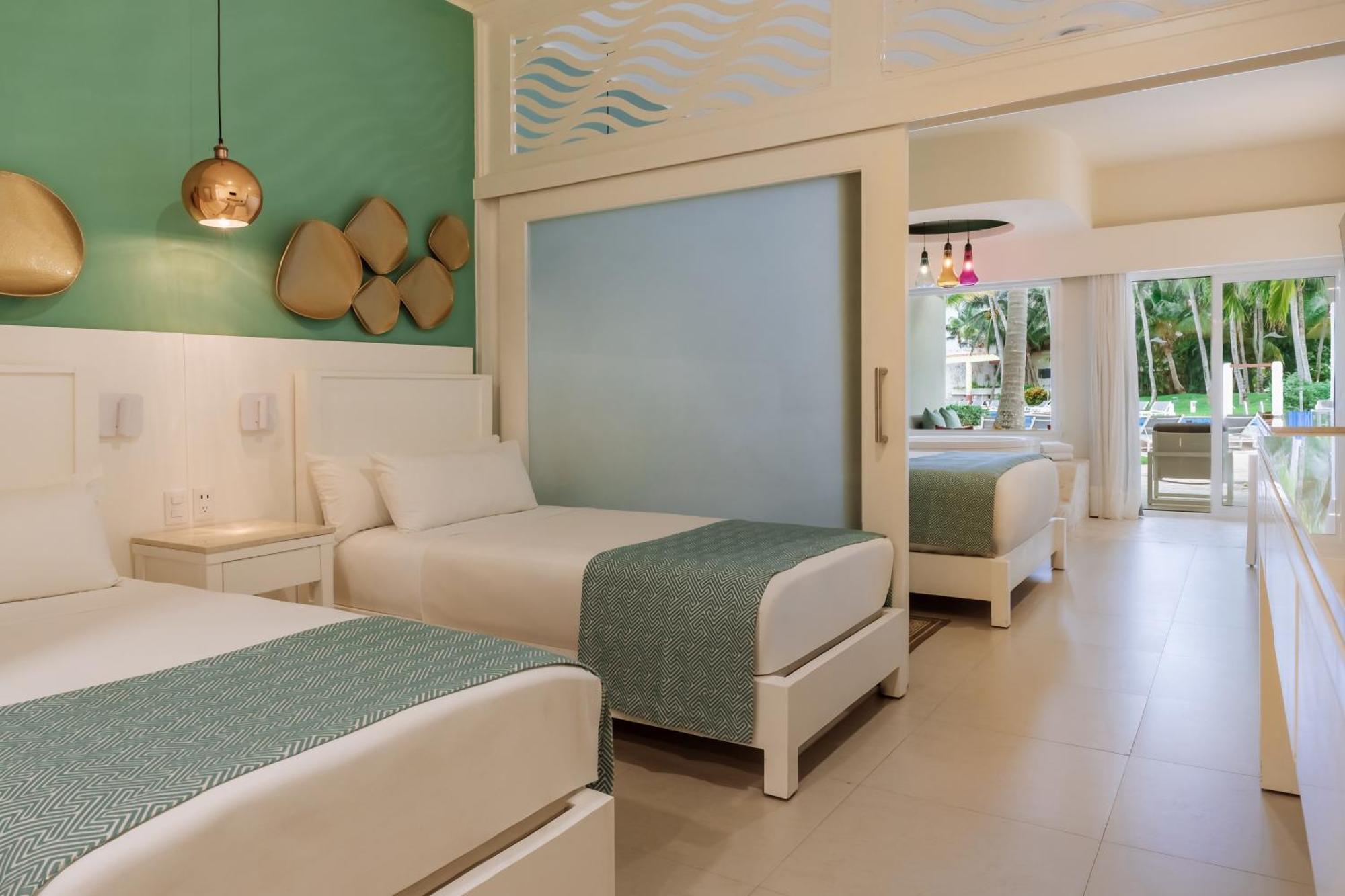 One Bedroom Family Pool Walkout