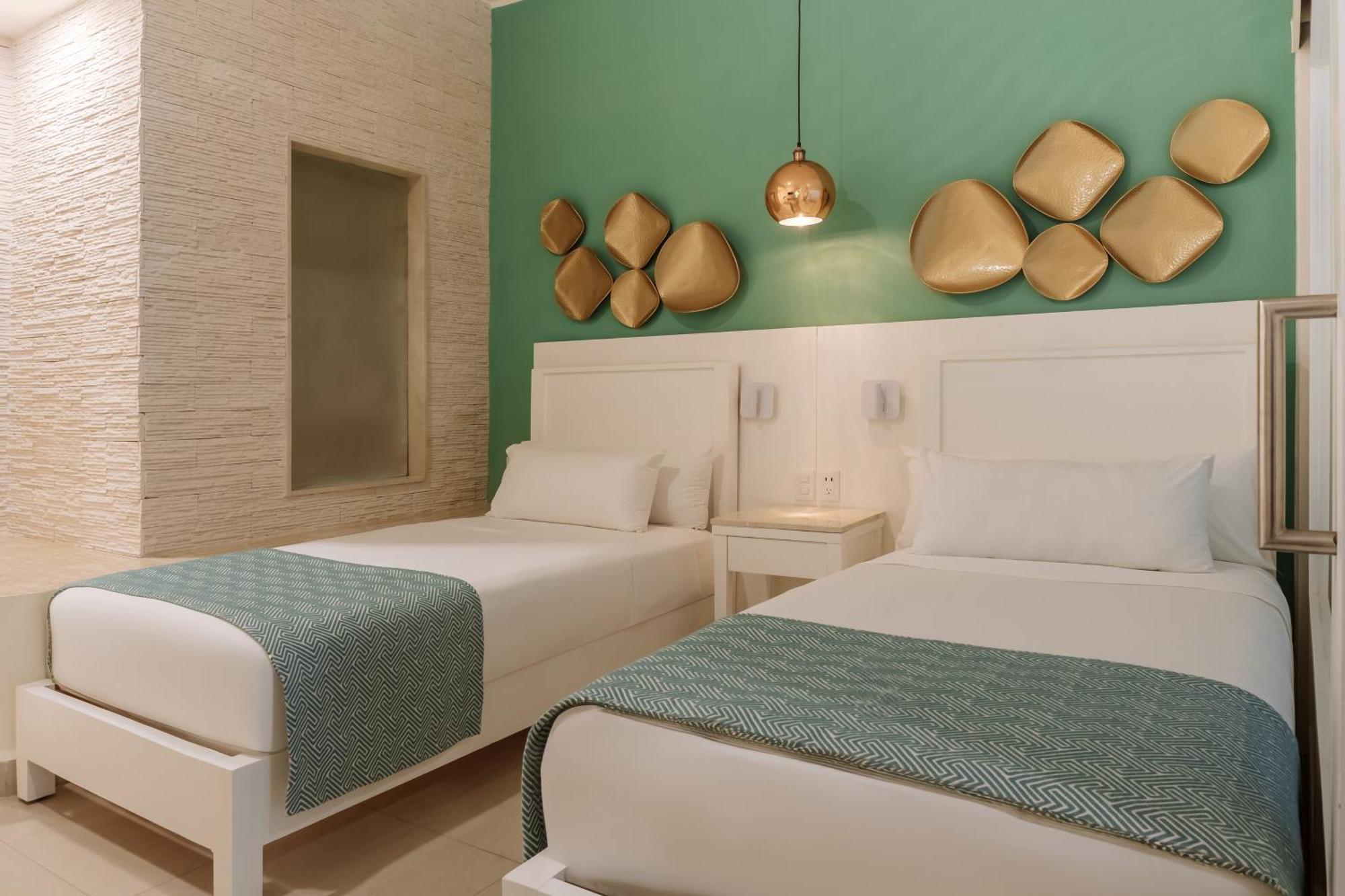 One Bedroom Family Pool Walkout