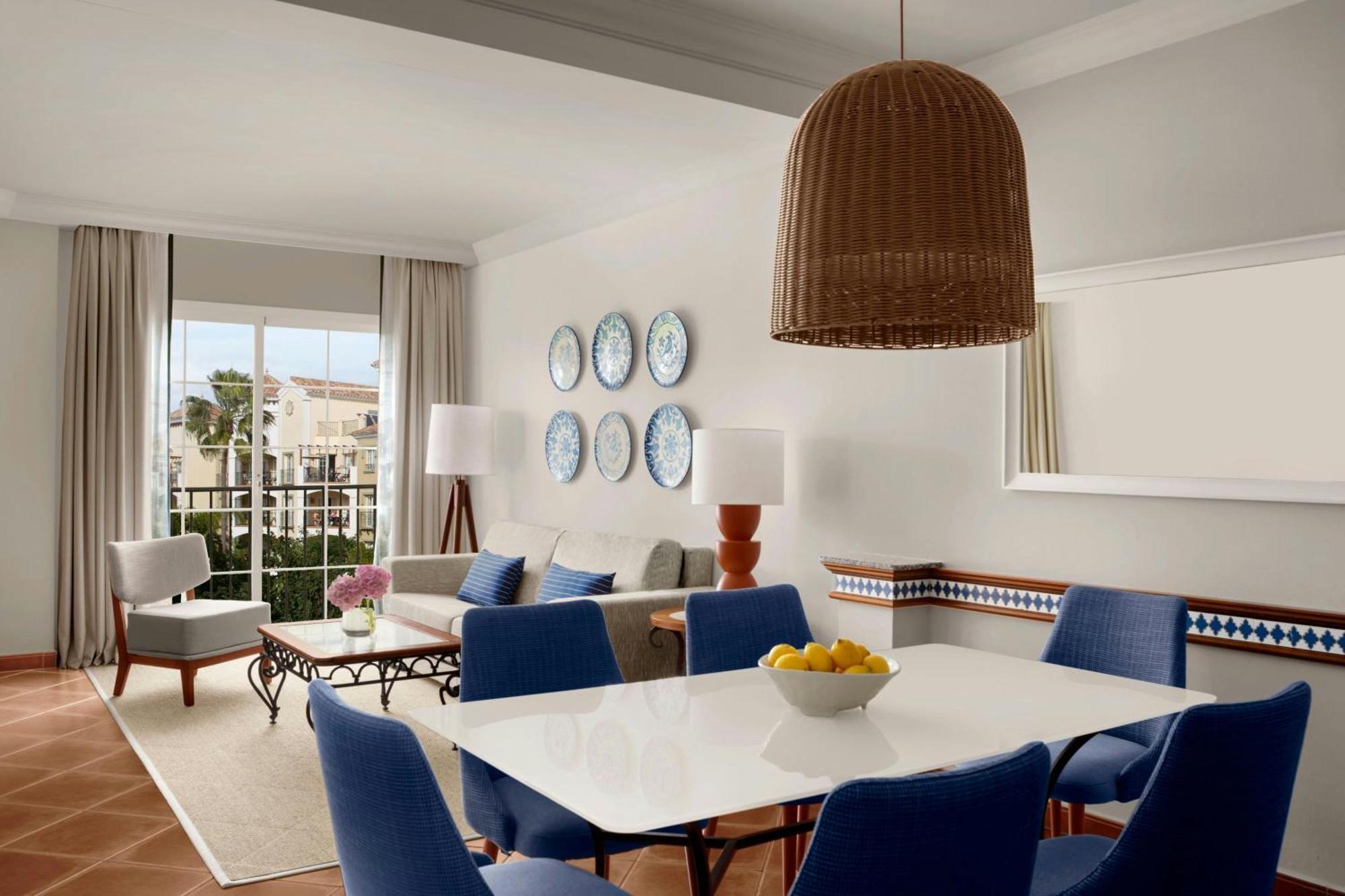 Three-Bedroom Apartment Balcony Garden View