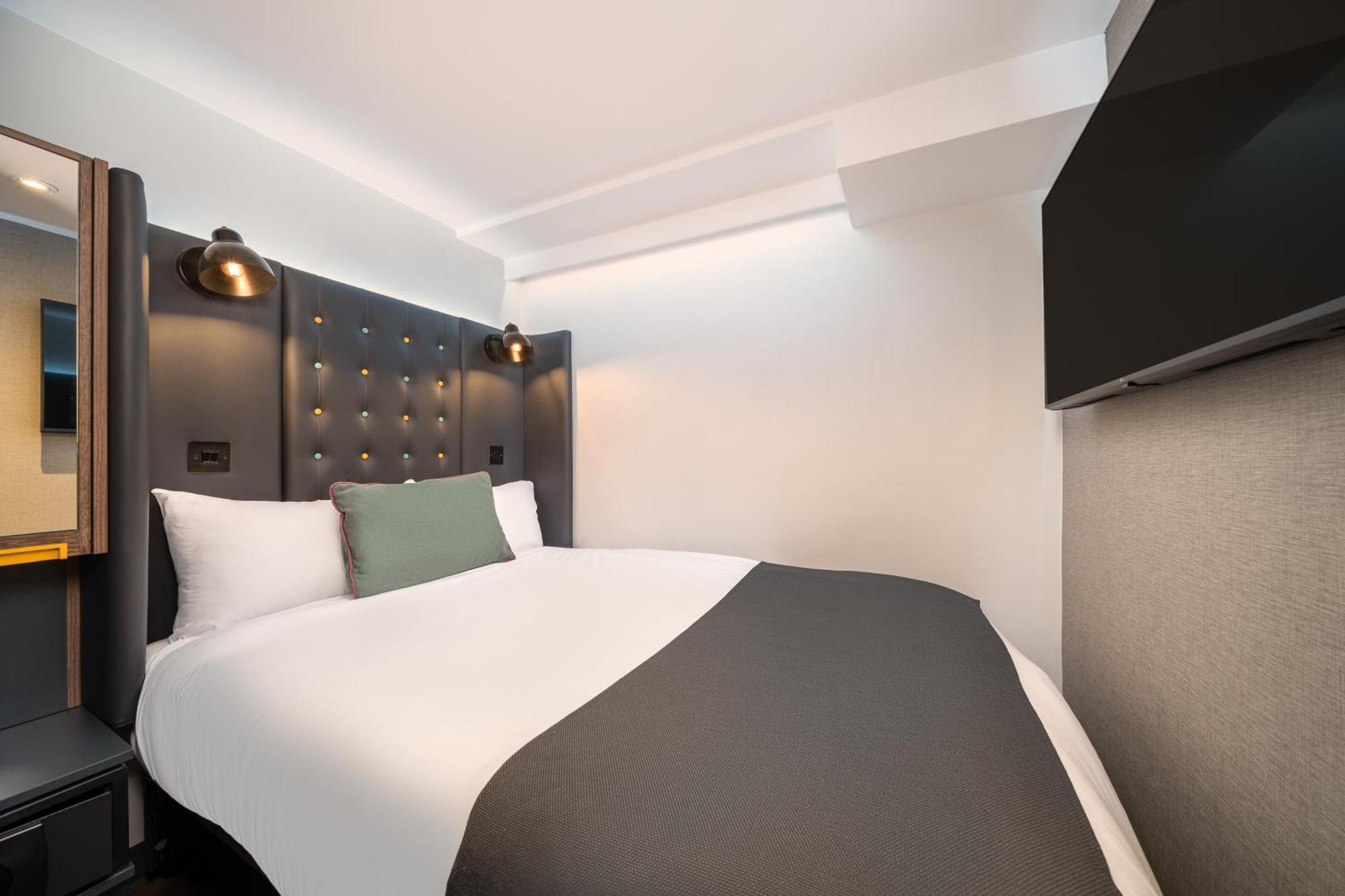 Cosy Double Room no Window