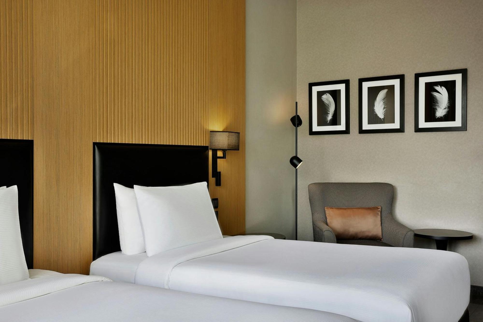Deluxe Twin Room Balcony City View