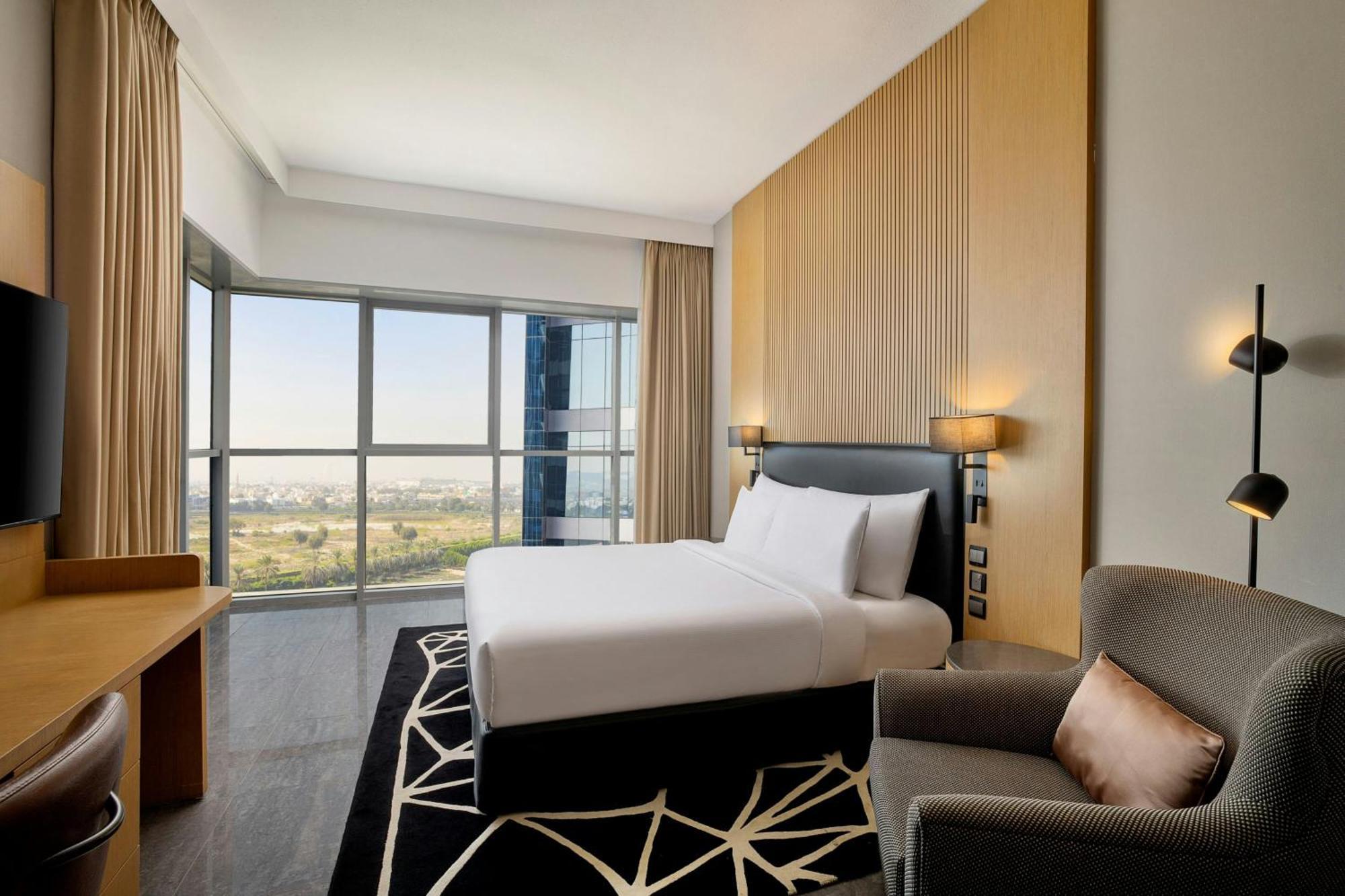 Deluxe King Room City View