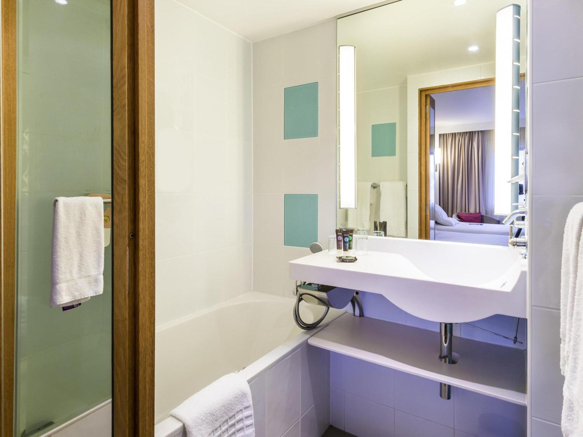 Standard Double Room with Two Single Beds