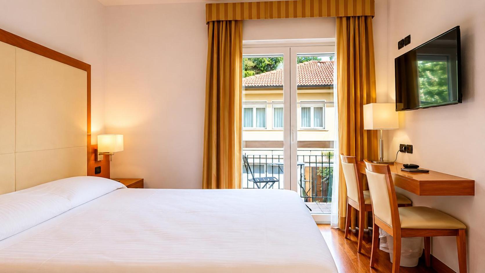 Standard Double or Twin Room Balcony City View