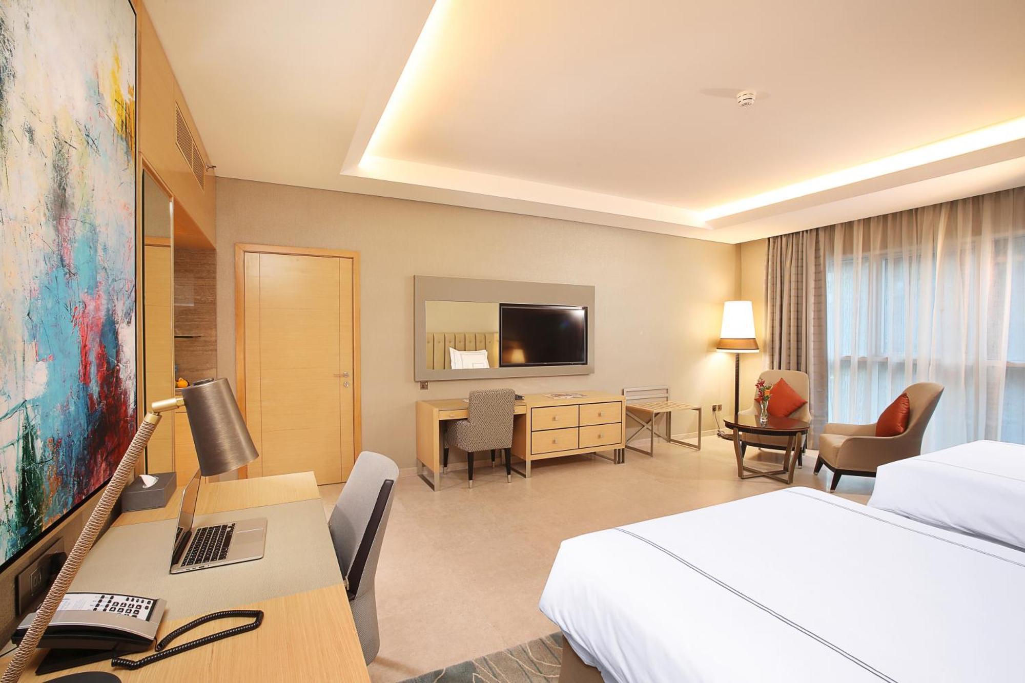 Premium Twin Room Complimentary Luxury Transfers to Jumeirah Beach Mall of Emirates