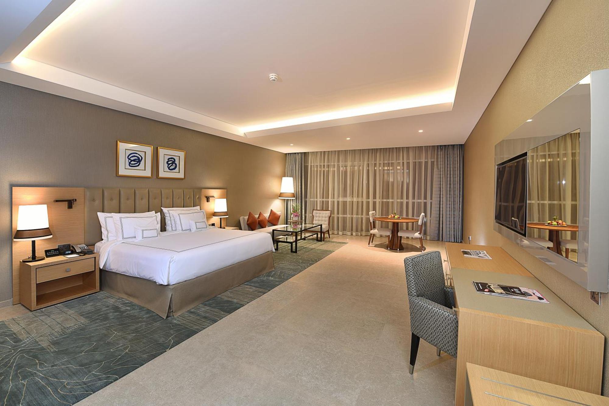 Executive Suite Complimentary Luxury Transfers to Jumeirah Beach Mall of Emirates