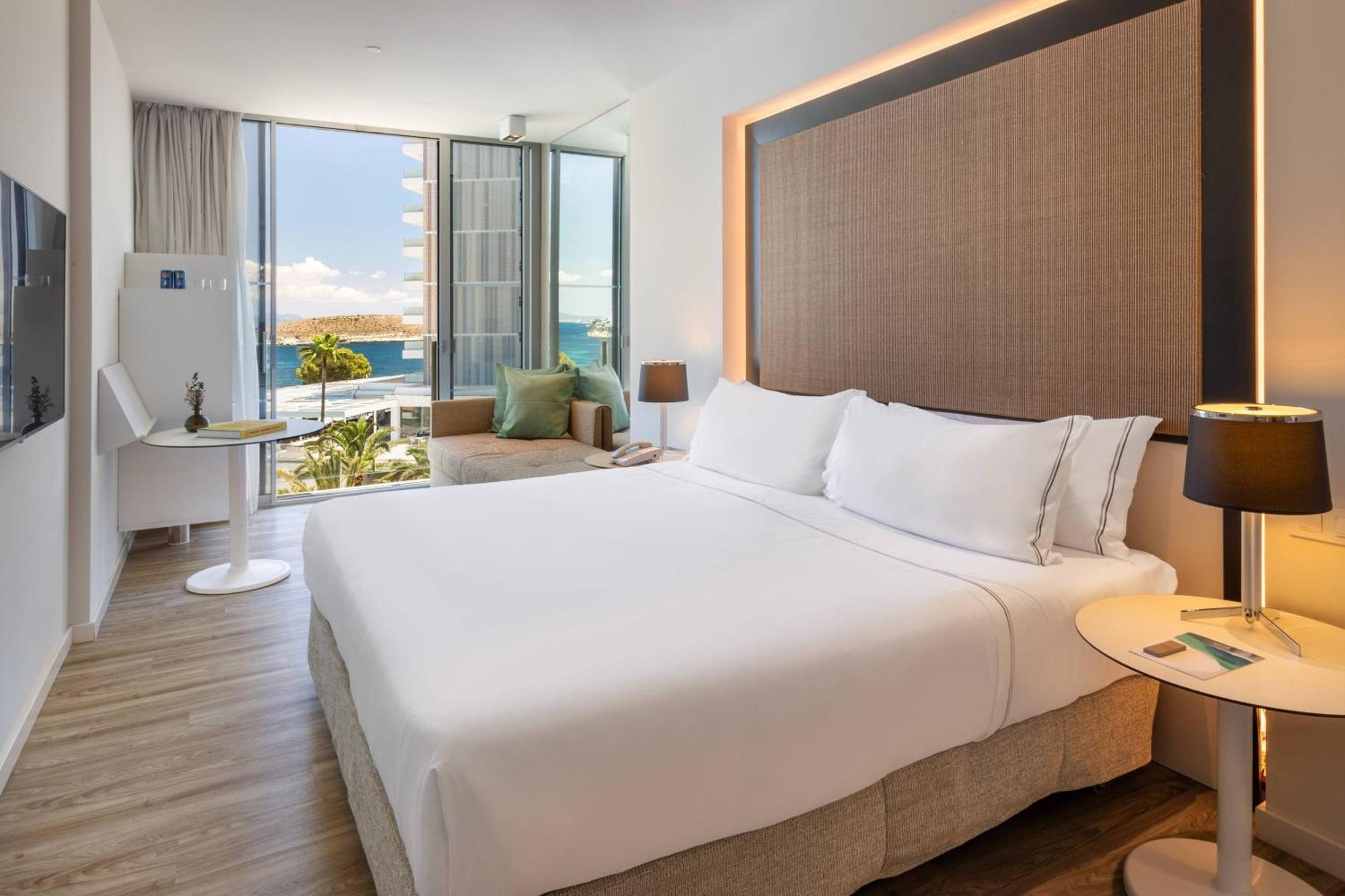 Standard Front Sea View