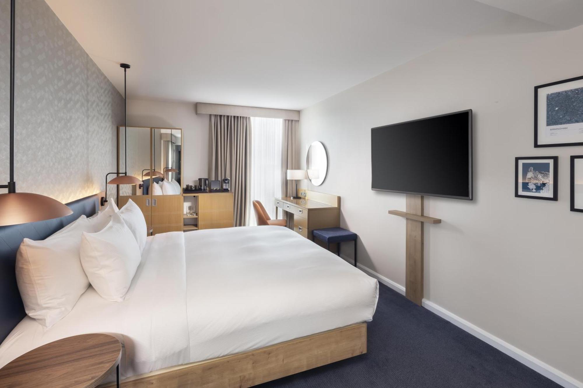 Queen Room Accessible