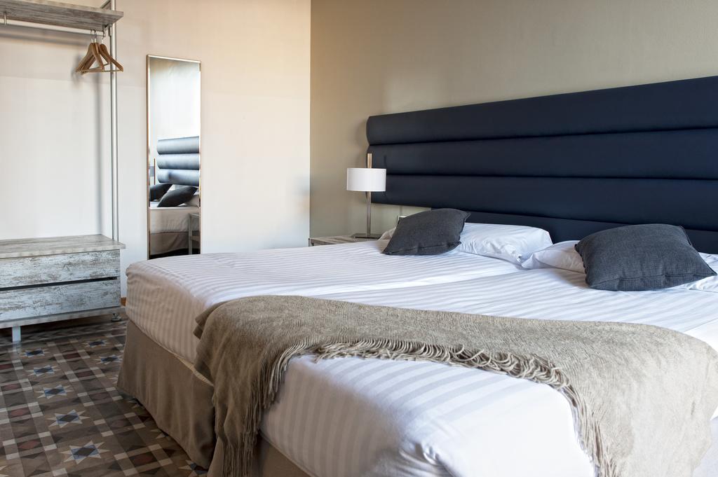 Two-Bedroom Apartment,303836836:JPEG