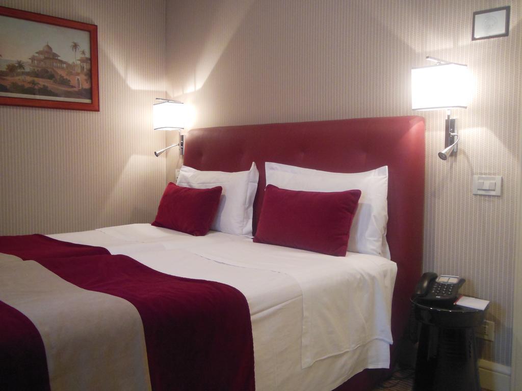 Double or Twin Room,1209506401:JPEG
