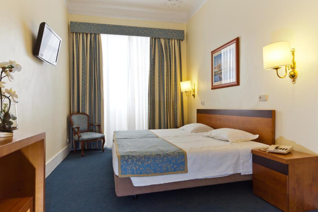 Quarto com Cama de Casal ou 2 de Solteiro