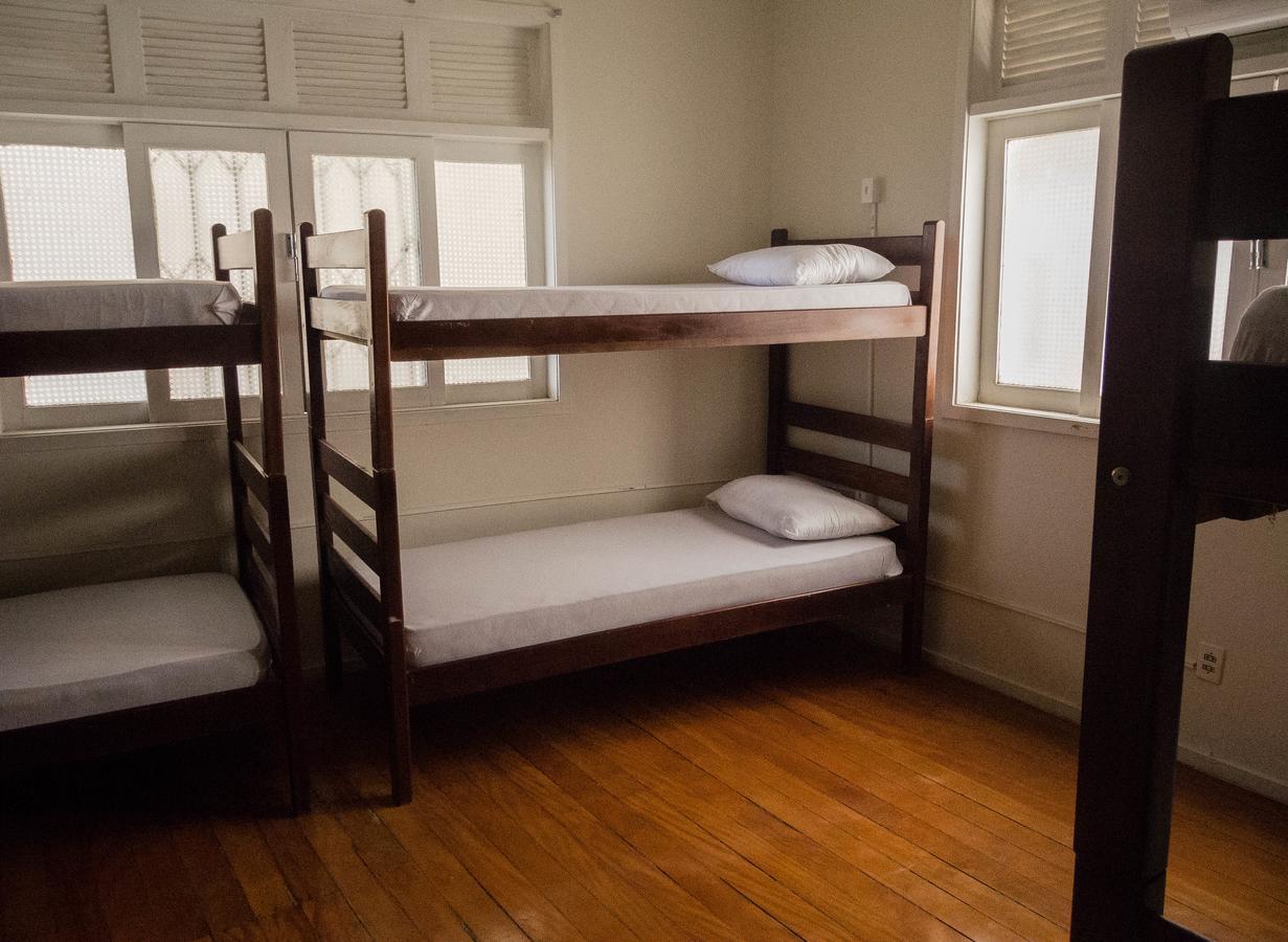 Cama em Dormitório Misto com 8 Camas