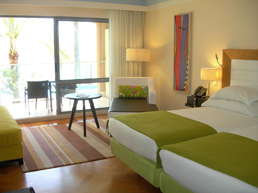 Habitación Doble Clásica con vista lateral al mar - 2 camas