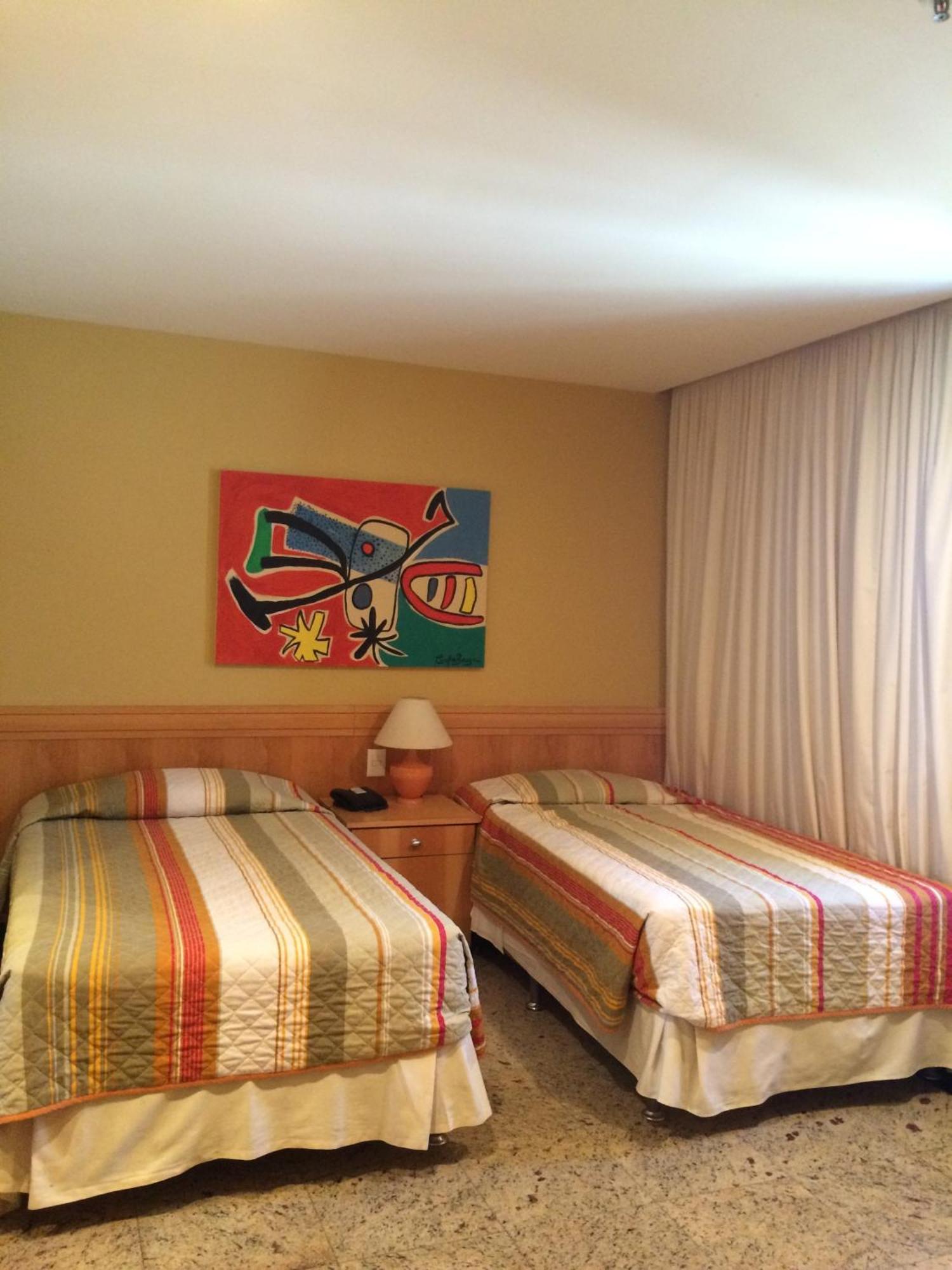 Quarto com 2 Camas de Solteiro e Vista do Mar