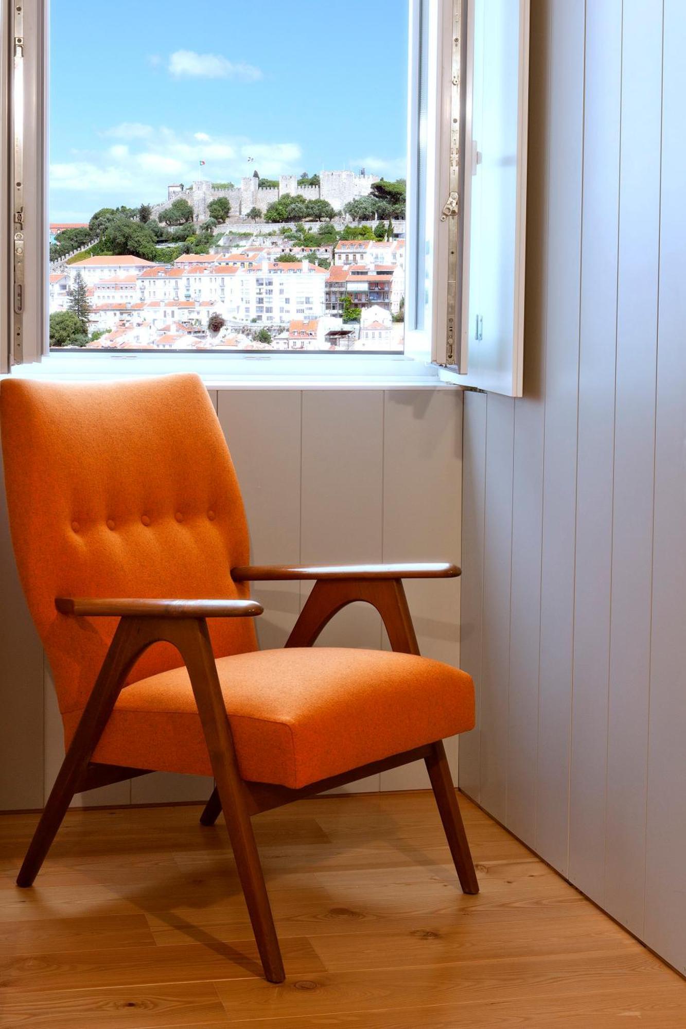 Quarto Premium com Cama de Casal ou 2 de Solteiro e Vista do Rio e do Castelo