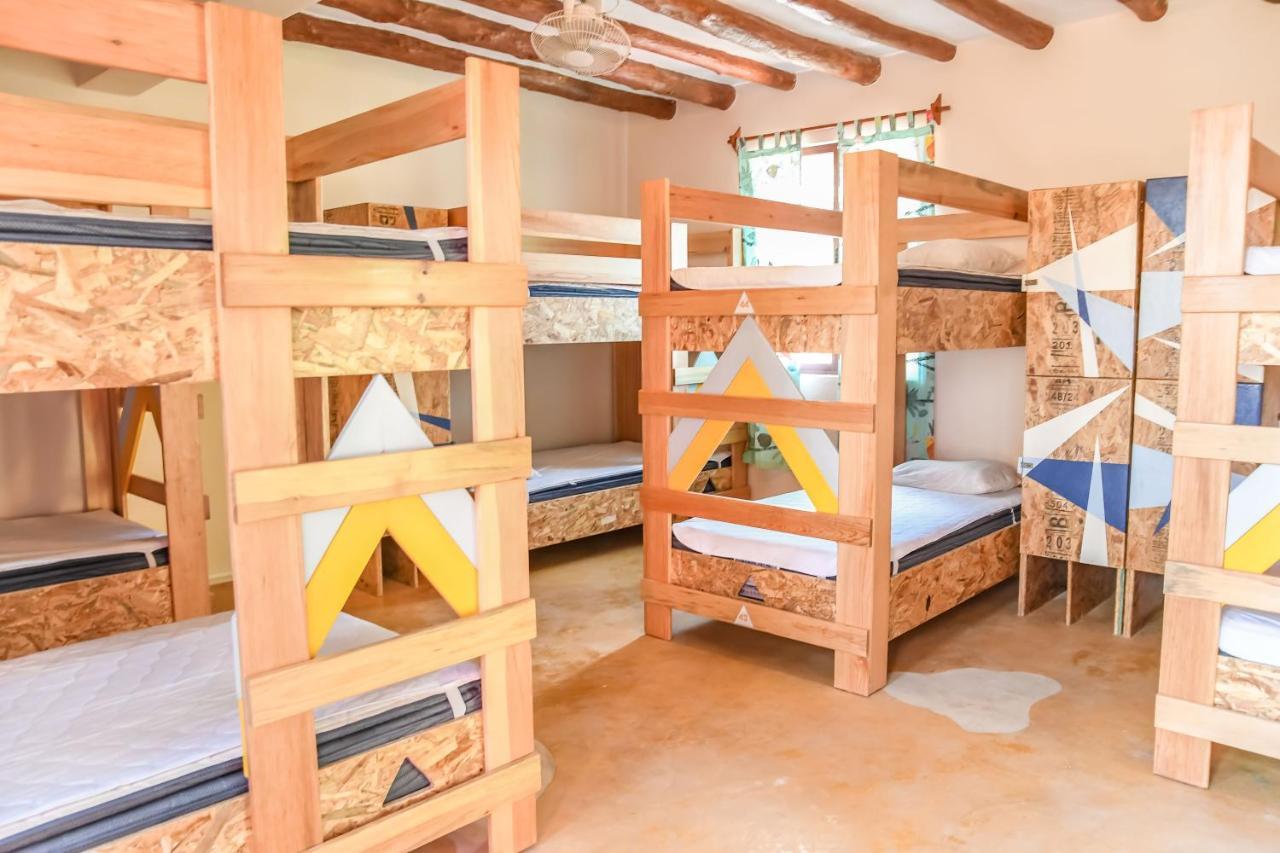 Cama en habitación compartida femenina de 10 camas