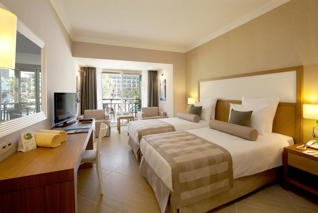 Two Connecting Double Rooms,79997526:JPEG