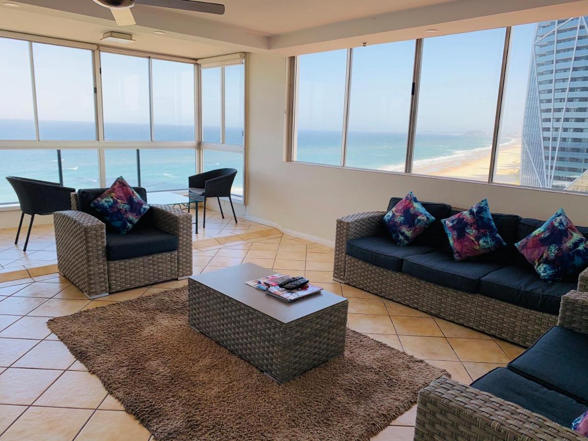 Three-Bedroom Apartment Ocean View
