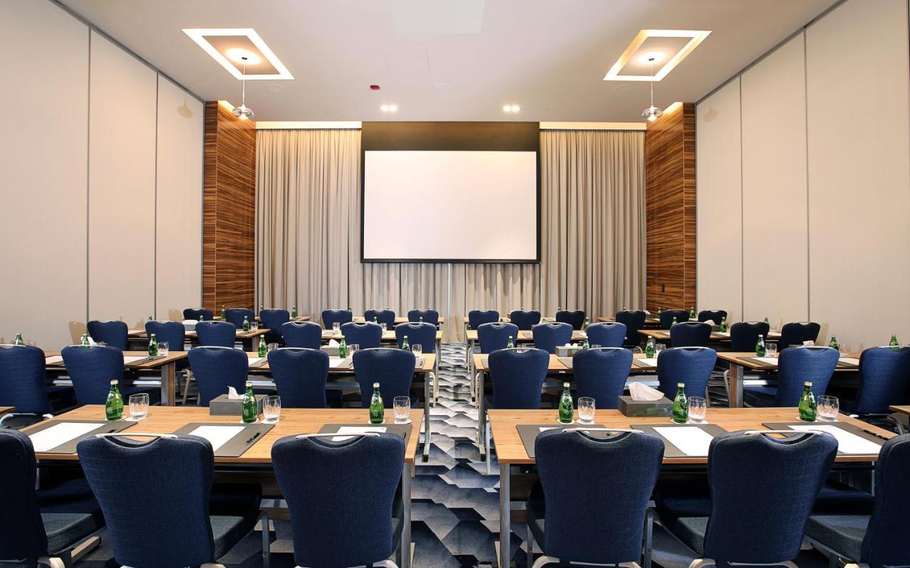 Executive Suite Complimentary Luxury Transfers to Jumeirah Beach Mall of Emirates,1288410187:JPEG