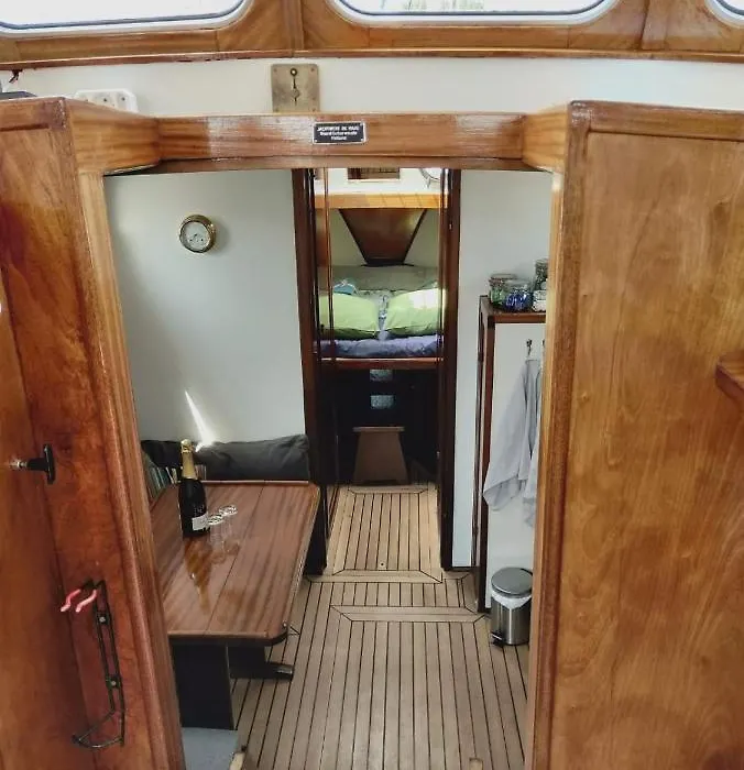Prive B&B Motorsailer Rataplan-1
