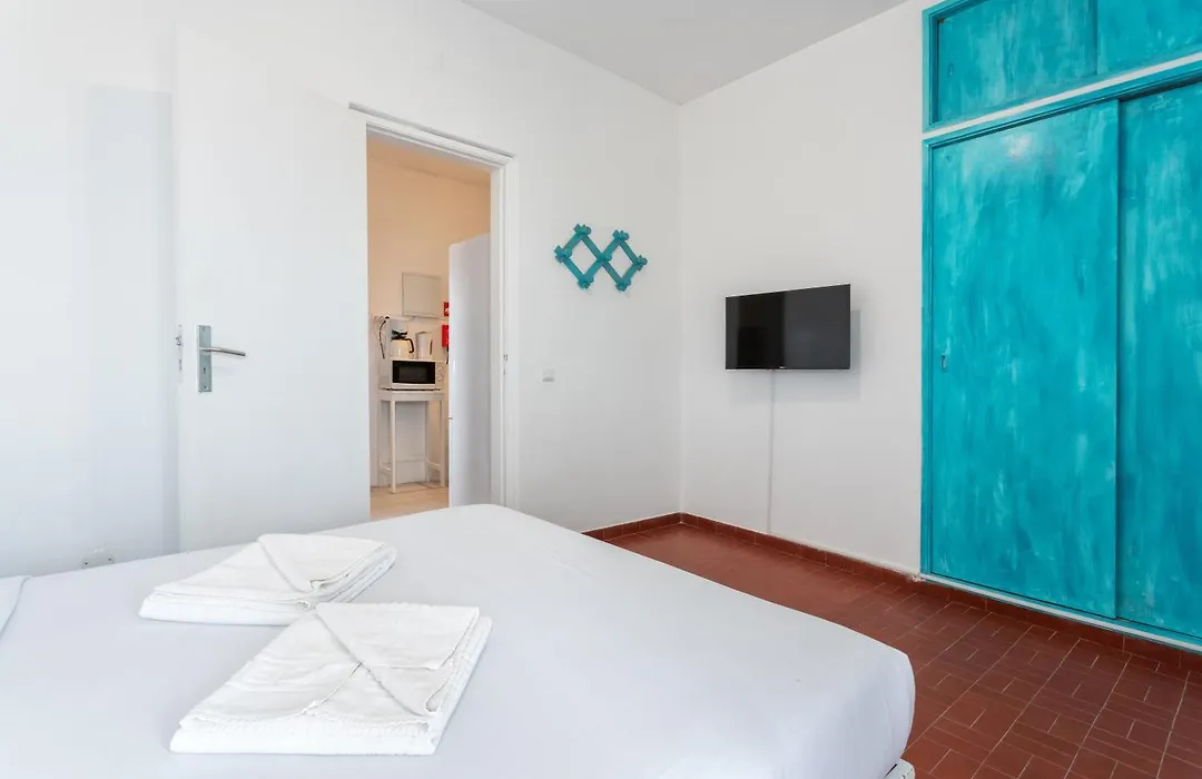 Blife Faro Beach Hostel & Rooms-1