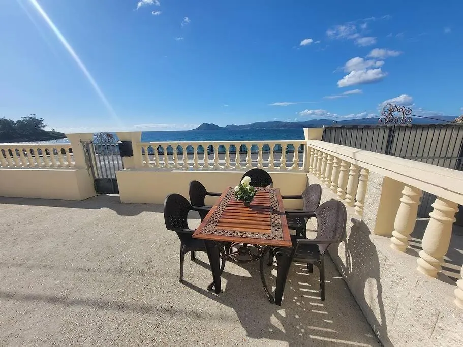 Ventana Al Atlantico - House Across From The Beach-1
