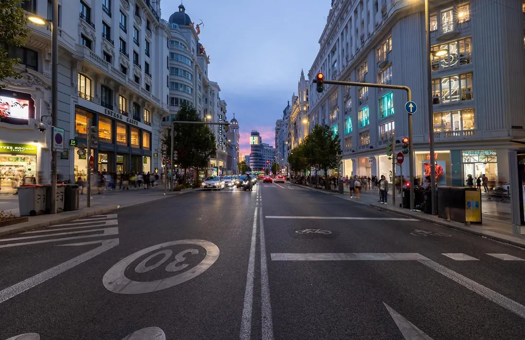 Hotel Avenida Gran Via-1