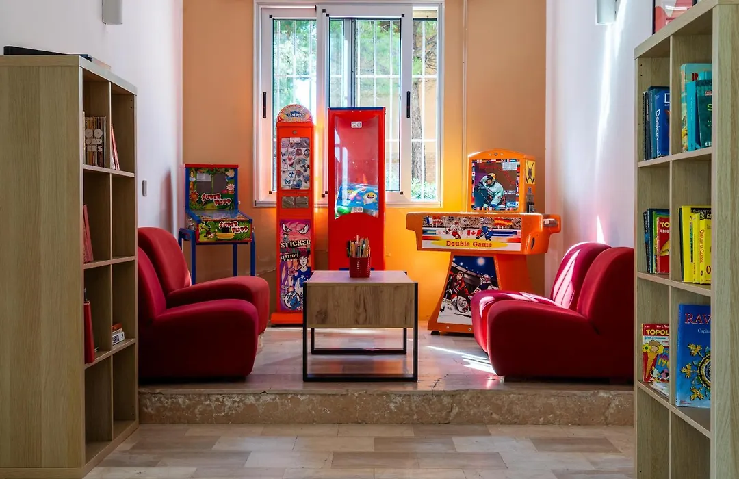 Meet Hostel Cervia-1