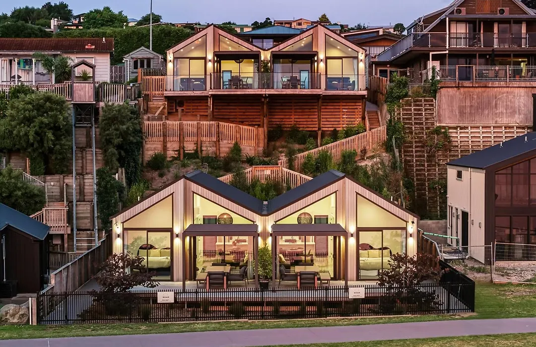 Roam Taupo Lake Front Unit 1 - Spa Pool-1