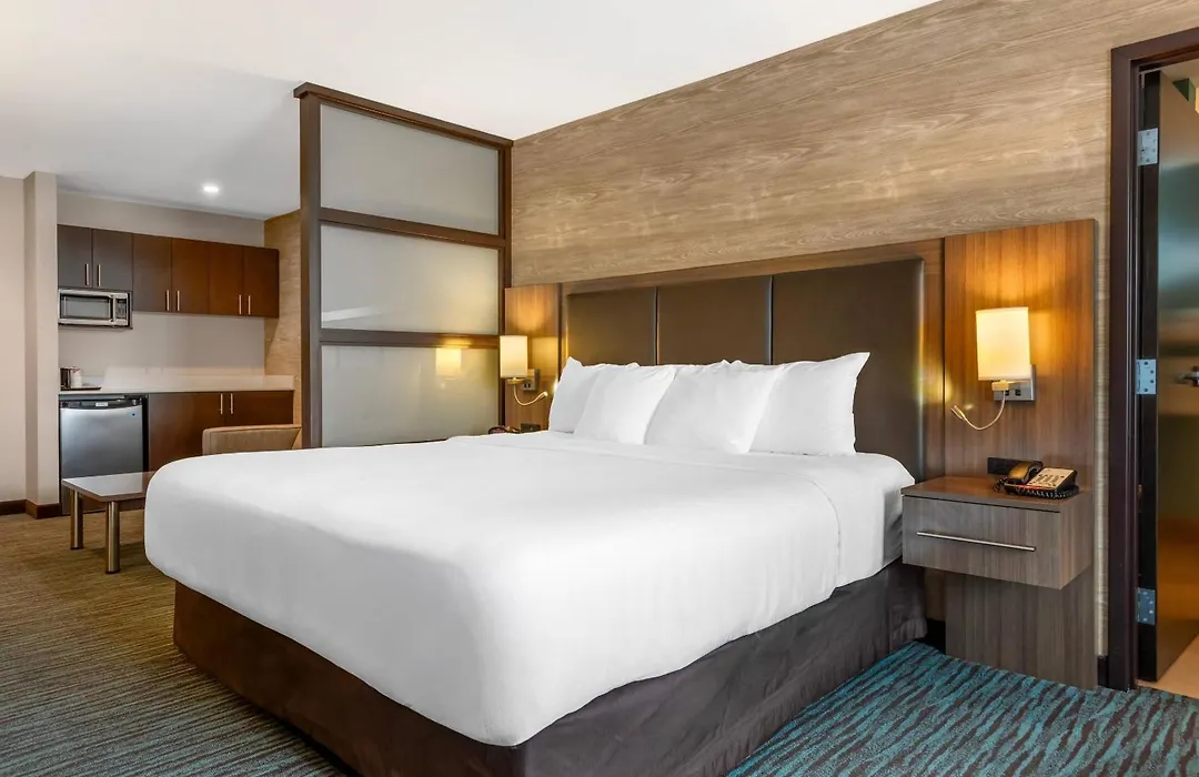 Comfort Inn & Suites Calgary Airport - North-1