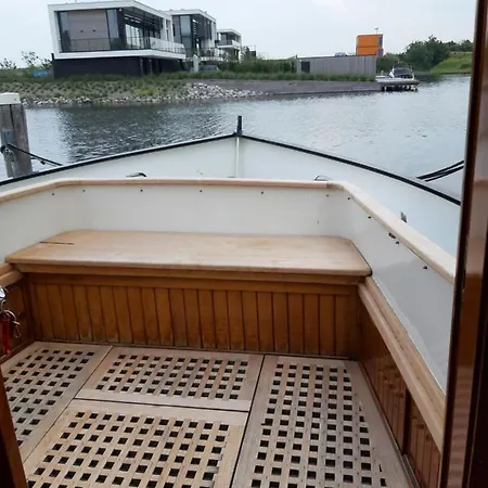 Prive B&B Motorsailer Rataplan-3