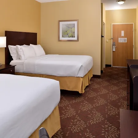 Holiday Inn Express Hotel & Suites Cincinnati-North/Sharonville-2