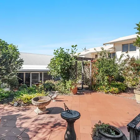 Como - Absolute Beachfront With Uninterrupted Convent Beach Views - Holiday Yamba-3