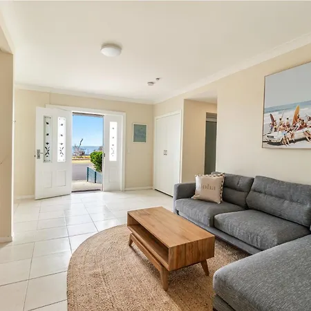 Como - Absolute Beachfront With Uninterrupted Convent Beach Views - Holiday Yamba-2