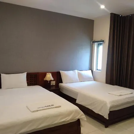 Gold Hotel-3