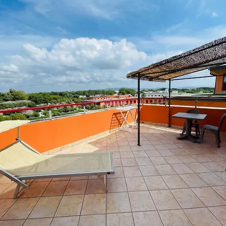 Regina Beach Holiday Apartments-3